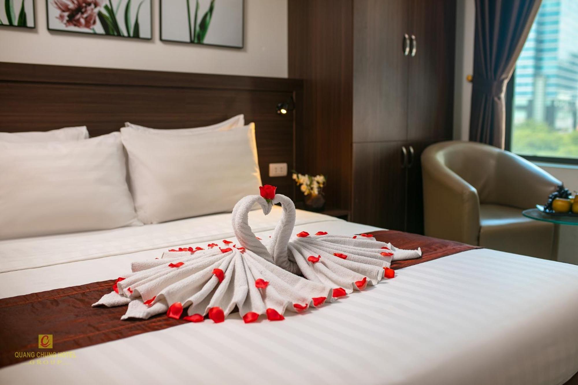 Nhan Hoa Hotel Hanoi Esterno foto